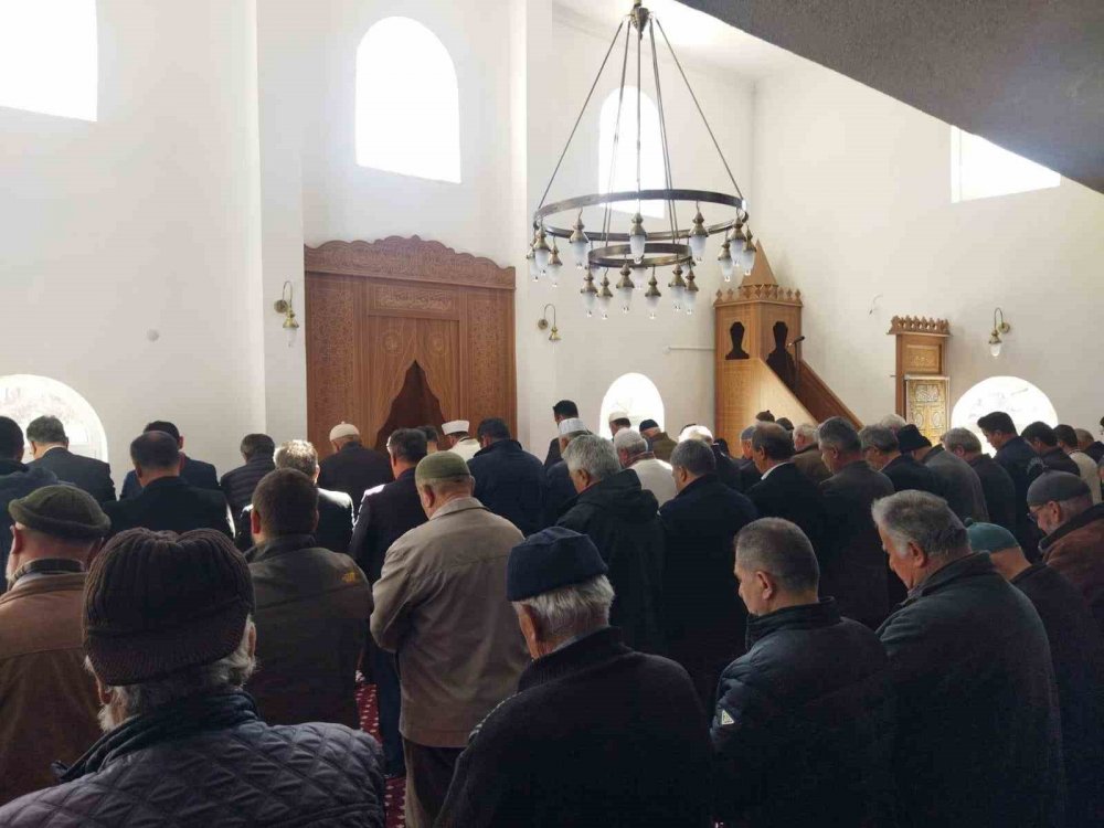 Hüyük Sırçalı Camii ibadete açıldı