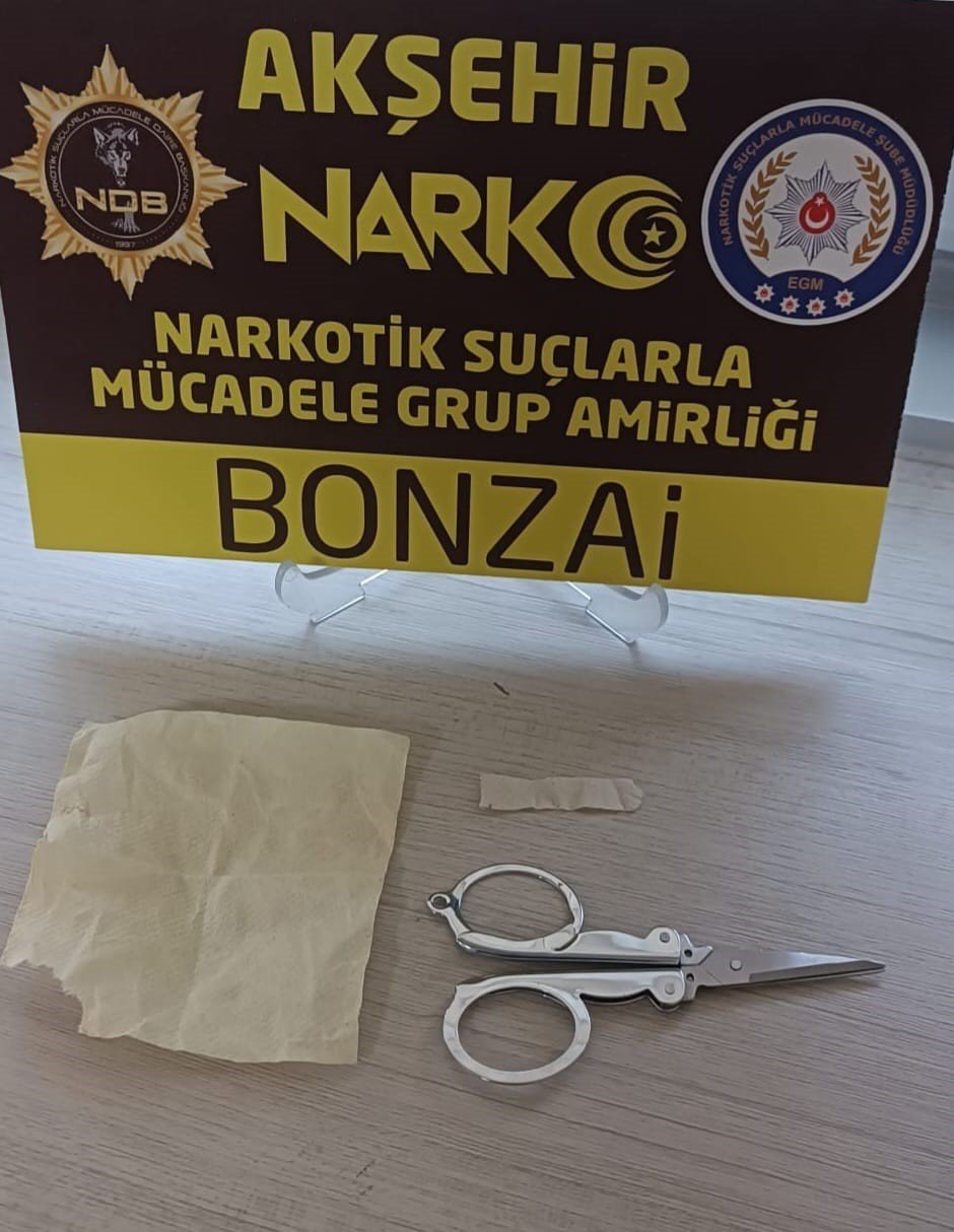 Akşehir'de uyuşturucu satıcısı 2 şüpheli tutuklandı