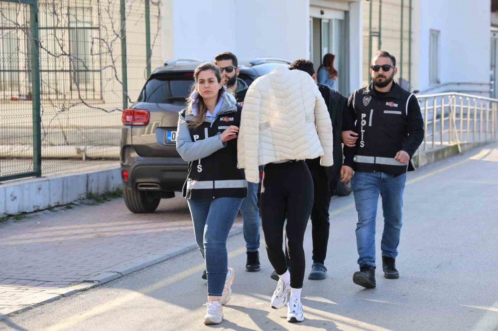 Bakkal görünümlü depoda kanser ilaçları ele geçirildi