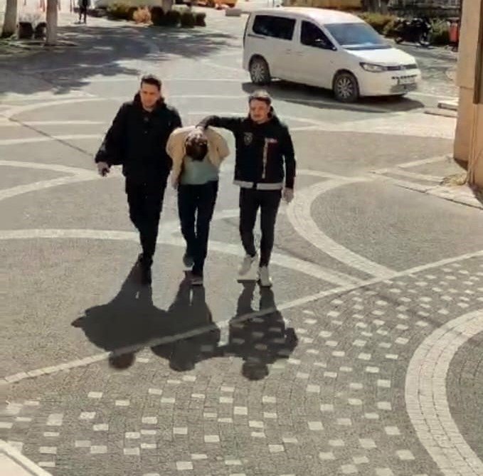 Konya’da uyuşturucu tacirleri polisten kaçamadı! 1 tutuklama