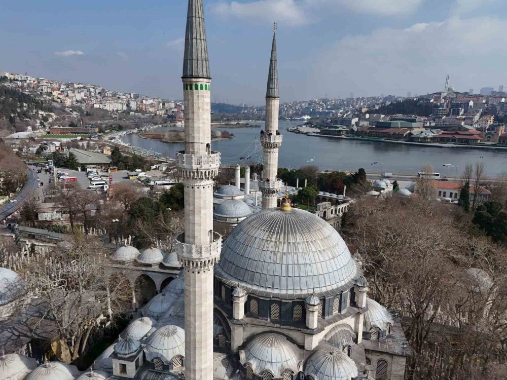 İlk mahya Eyüpsultan Camii’ne asıldı