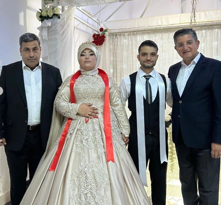 İki rakip başkan adayı karşılıklı çiftetelli oynadı