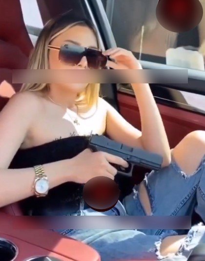 Lüks araçta silahla poz nezarette bitti