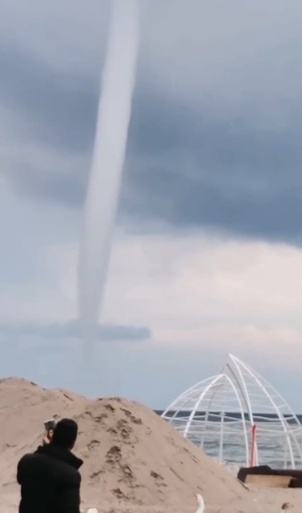 Doluyla kartopu oynadılar