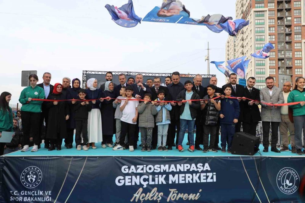 Bakan Bak: Türkiye spor devrimi yaşıyor