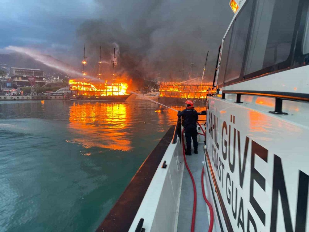 Alev alev yanan tur tekneleriyle ilgili soruşturma başlatıldı