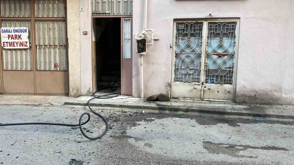 Elektrikli battaniye daireyi kül etti