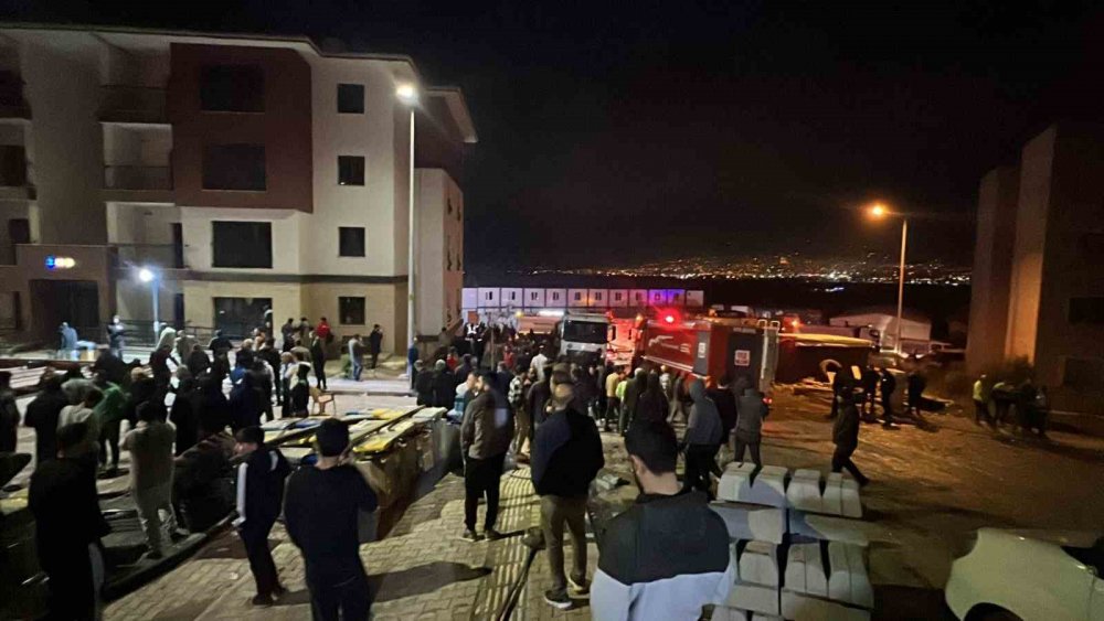 Şantiyede dev yangın: 18 konteyner kullanılamaz hale geldi