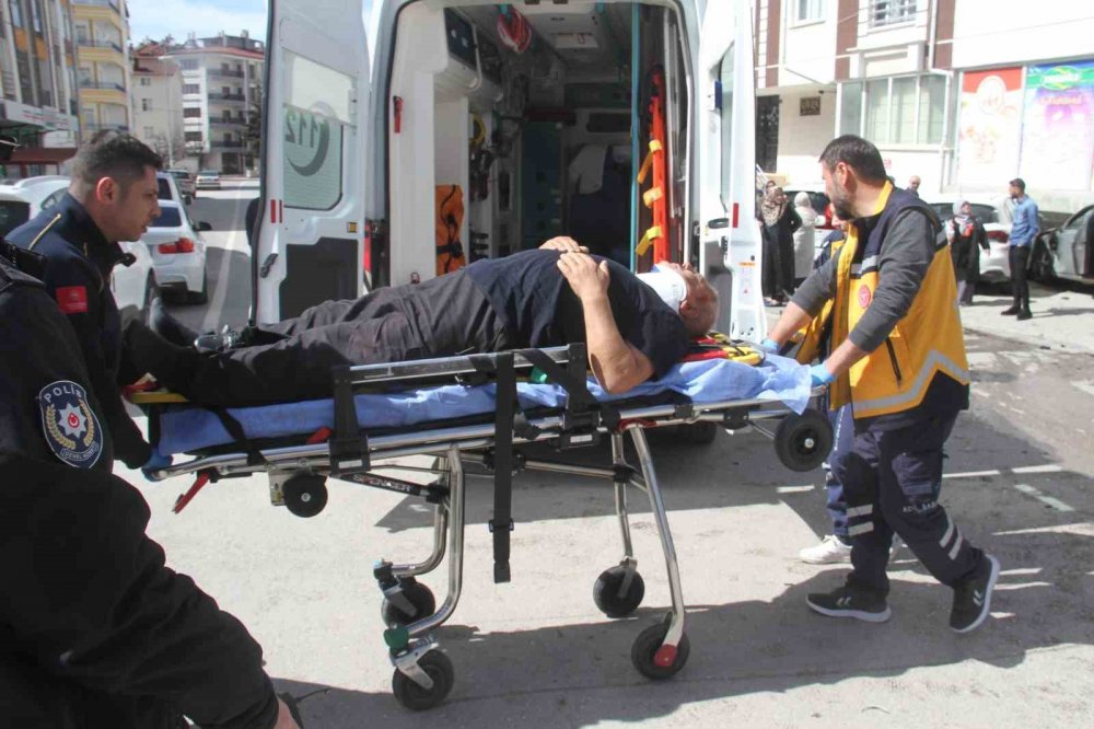 Konya’da 2 otomobil çarpıştı: 3 yaralı