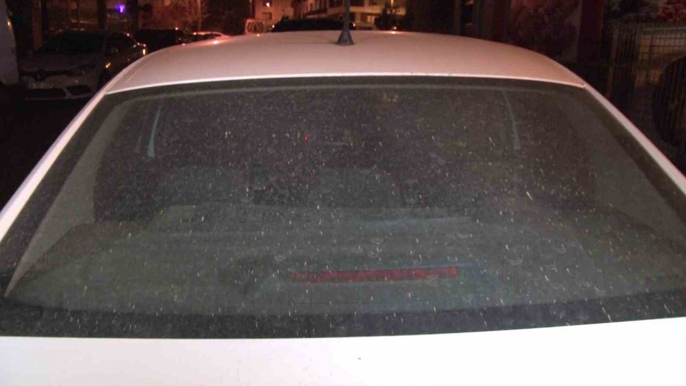 Sahra Çölü’nden gelen toz bulutu etkisini gösterdi