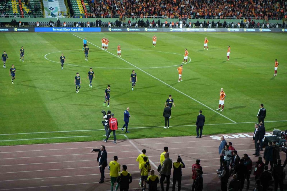Fenerbahçe sahadan çekildi, Süper Kupa yarıda kaldı