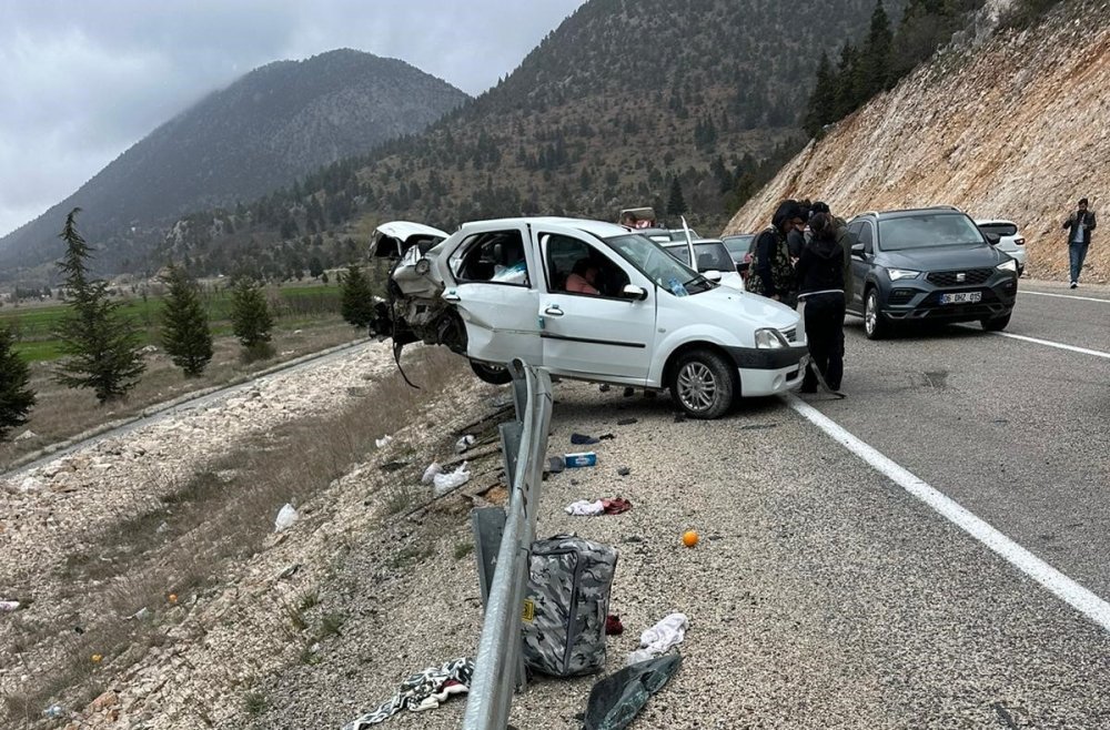 Konya’da 2 ayrı kazada 8 kişi yaralandı