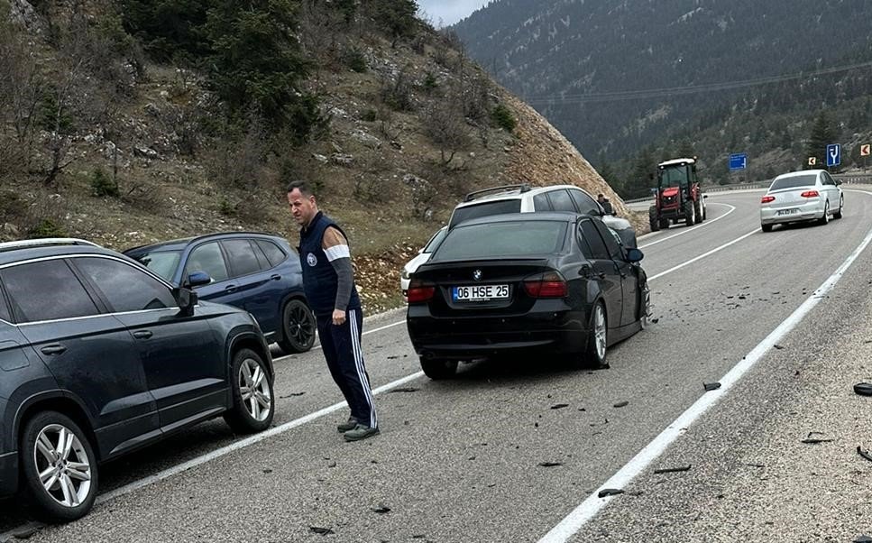 Konya’da 2 ayrı kazada 8 kişi yaralandı