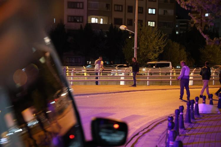 Konya'da korku dolu anlar: Caddenin ortasında silahı başına dayadı