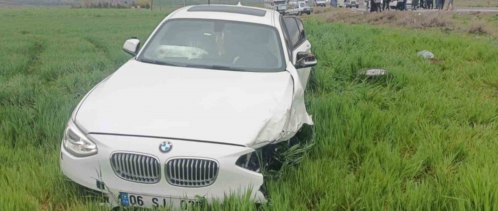 Karapınar'da hafif ticari araç ile otomobilin çarpıştığı kazada 7 kişi yaralandı