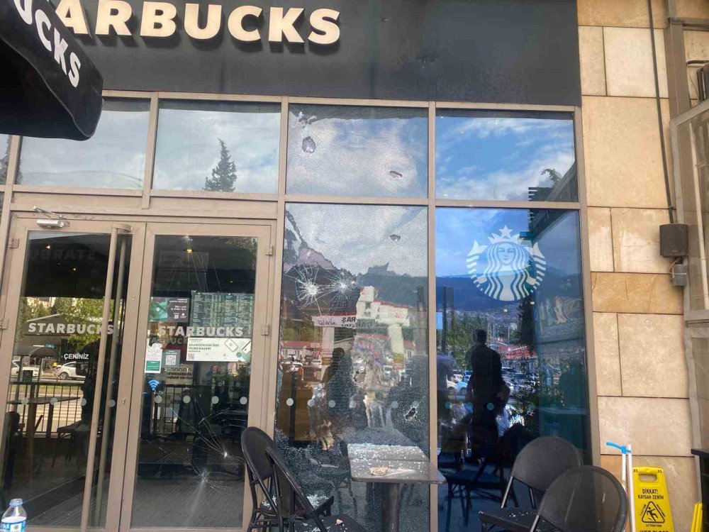Starbucks’a taşlı silahlı saldırı: 1 yaralı