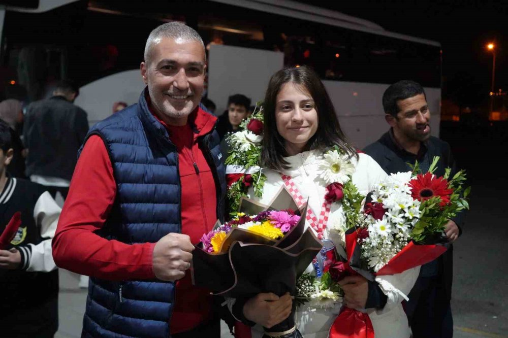 Niğde'nin Gururu: Avrupa 2.'si Emine Kılınç Memleketine Döndü