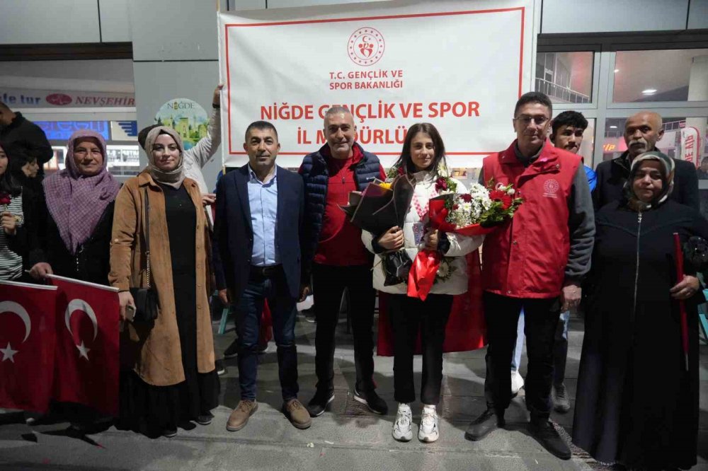 Niğde'nin Gururu: Avrupa 2.'si Emine Kılınç Memleketine Döndü