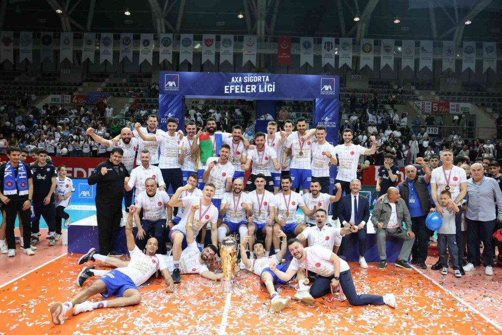 Efeler Ligi’nin şampiyonu Halkbank oldu