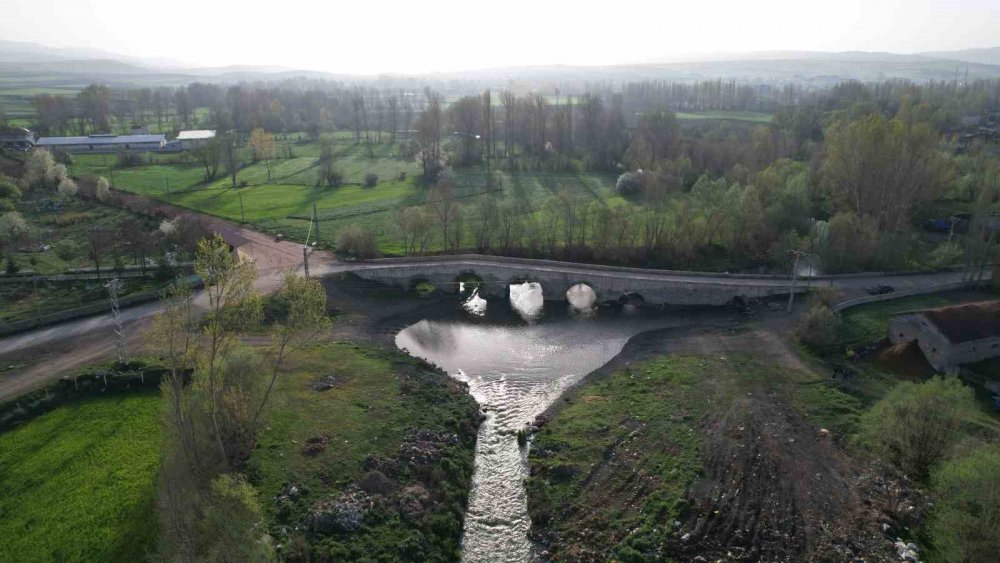 2 bin yıllık köprü Tokat depreminden alnının akıyla çıktı