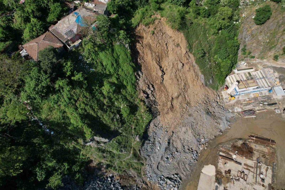 Heyelan bölgesinin son durumu havadan görüntülendi
