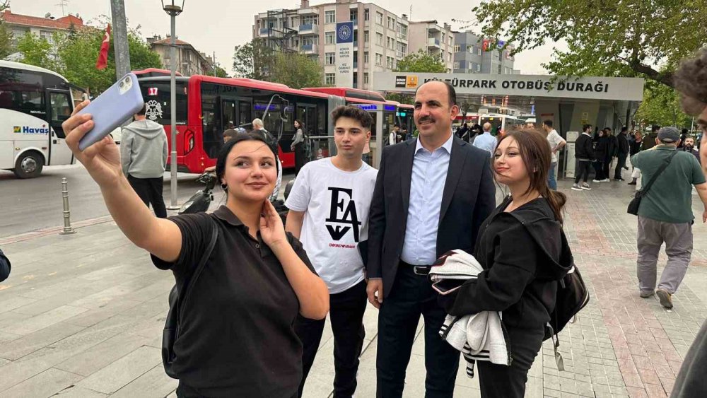 Başkan Altay'ı sokakta gören Konyalılar taleplerini iletti
