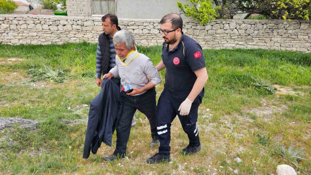 Sultanhanı'nda otomobil ile kamyonetin çarpışma anı kamerada