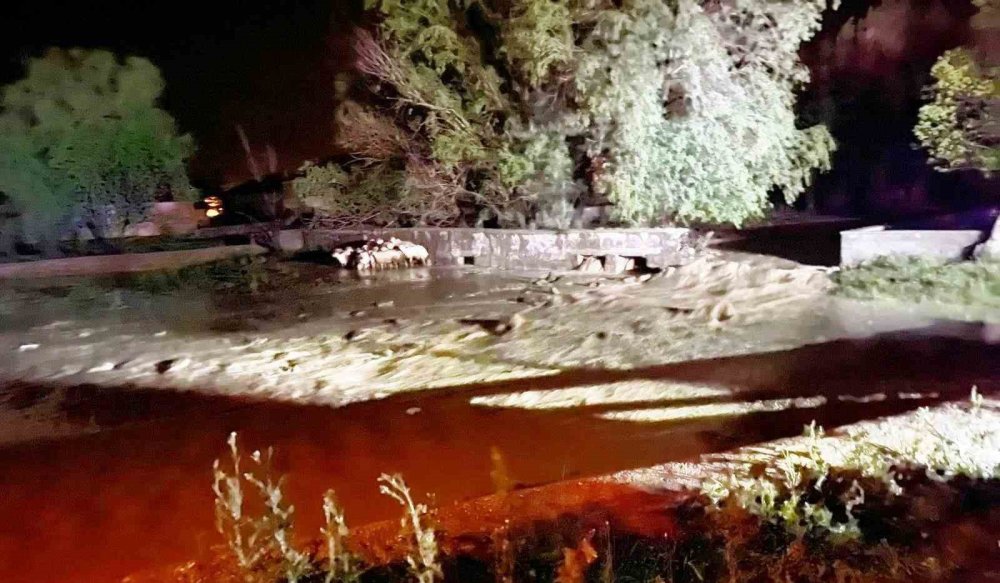 Kulu’da şiddetli yağmur sele neden oldu