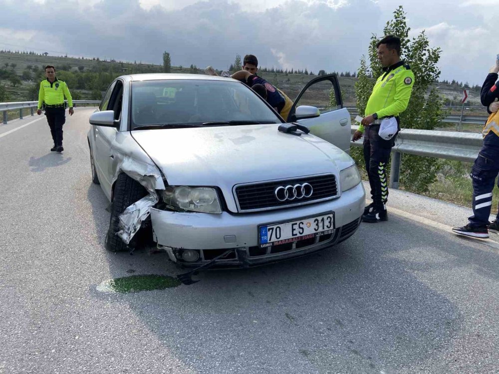 Direksiyon başında rahatsızlanan sürücü köprülü kavşakta kaza yaptı