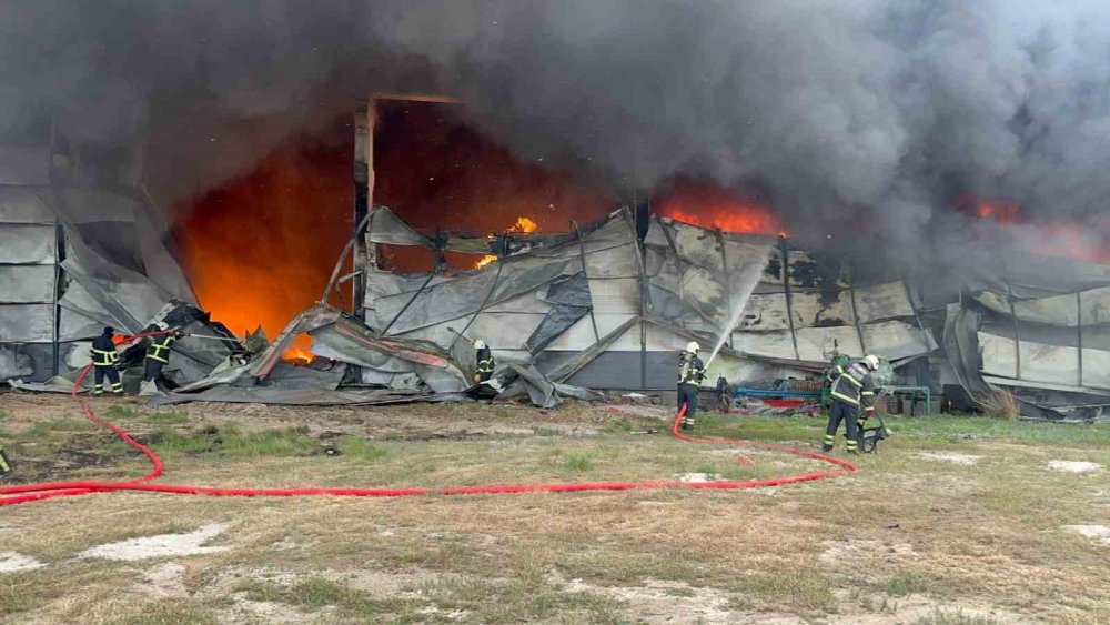 Aksaray OSB'de atık yağ geri dönüşüm fabrikası alev alev yandı
