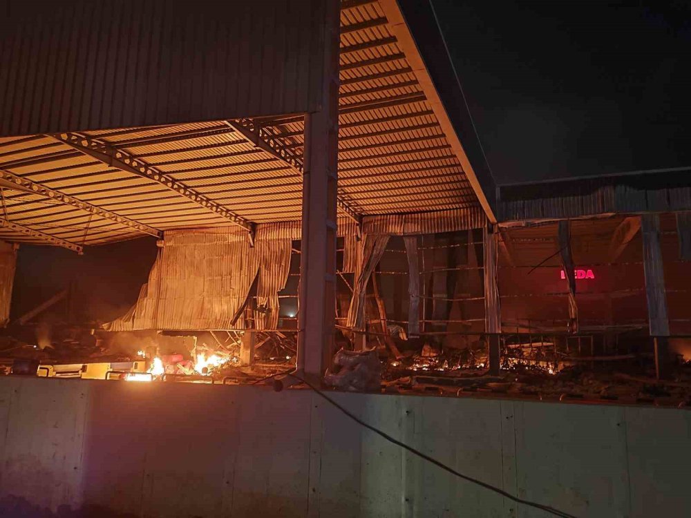 Elektrikli bisiklet fabrikası alev alev yandı