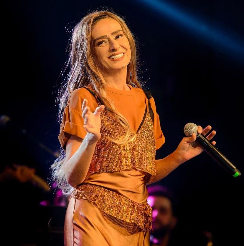 Kural ihlali yapan Yıldız Tilbe, polis aracına çarptı