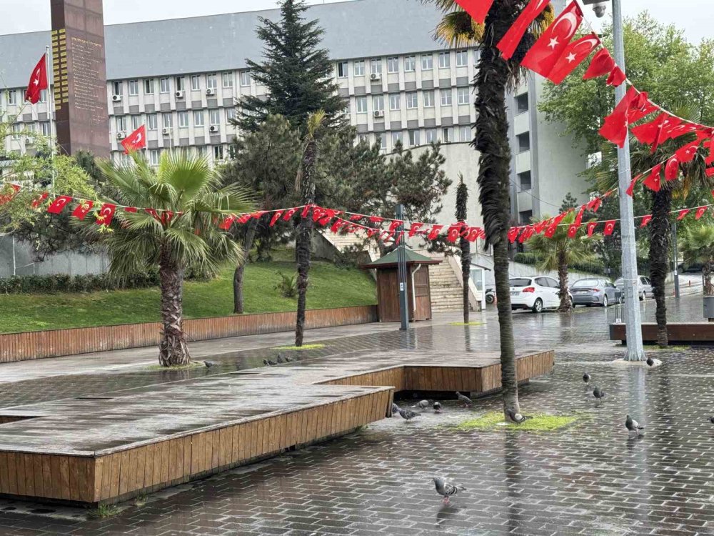 Yağmur Zonguldak'ı hayalet şehre çevirdi
