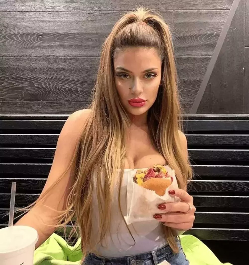 Adanalı fenomen Yağmur Taktaş'ın mezarı açıldı