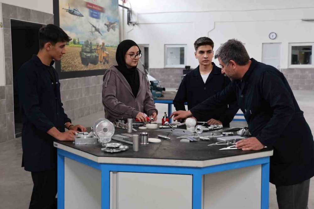 Savunma sanayisinin genç yetenekleri Konya'da yetişiyor