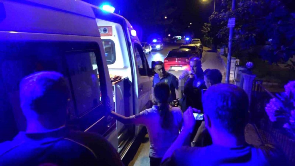 İçerisinde annesi ve oğlunun bulunduğu evi yakmak istedi