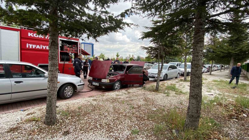 Selçuk Tıp otoparkında yangın: Araç alev aldı