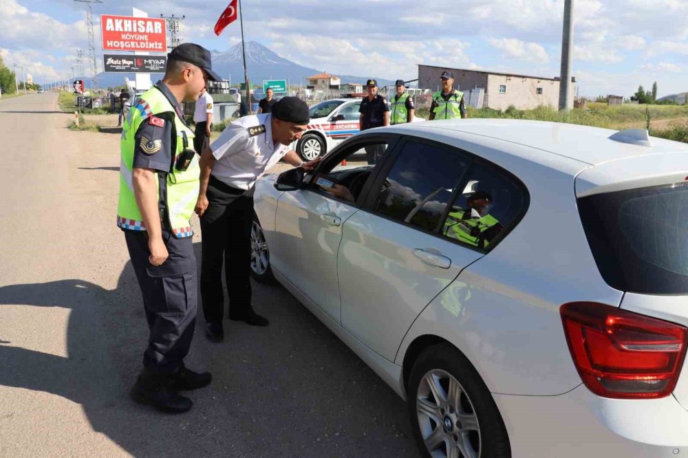 Jandarmadan ne uçan ne kaçan kurtuluyor