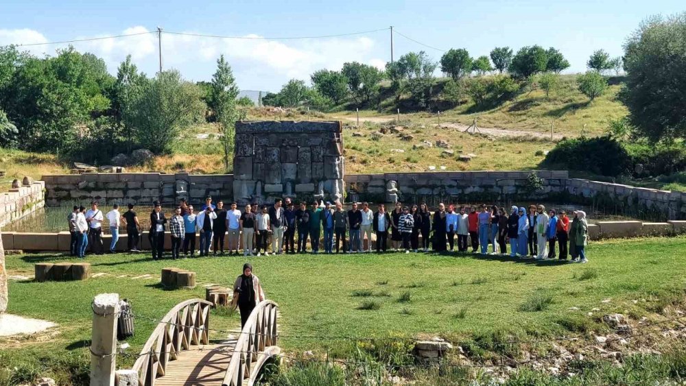 Beyşehir'deki Öğrencilere Tarihi ve Doğal Güzellikler Tanıtıldı