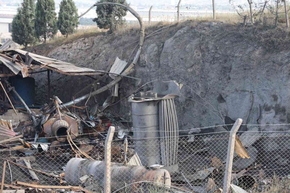 Boya Fabrikasındaki Patlama Deprem Etkisi Yarattı