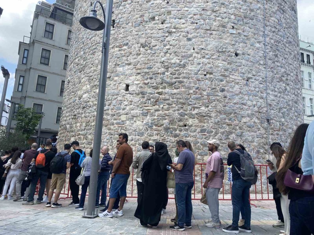 İstanbul'un simgesi Galata Kulesi ziyarete açıldı