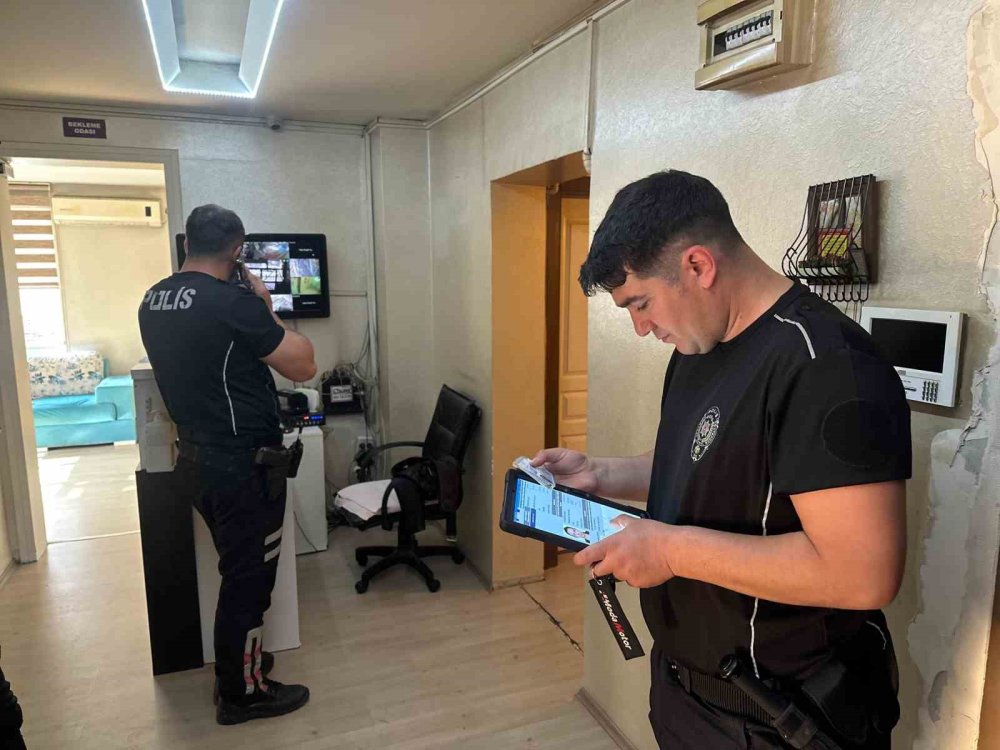 Masaj salonlarına şok baskın