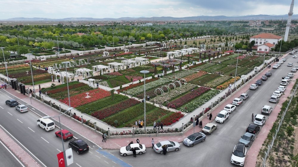 Karatay Mevlana Gül Parkı yeni sezon için kapılarını açtı