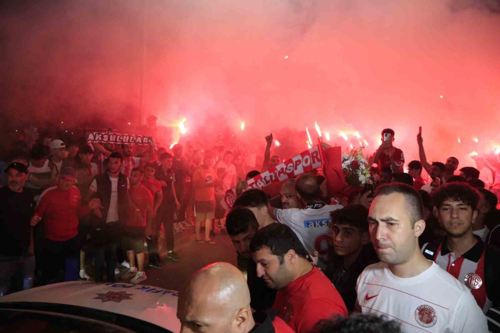 Alex de Souza Antalyaspor'un Yeni Teknik Direktörü Olarak Antalya'ya Geldi