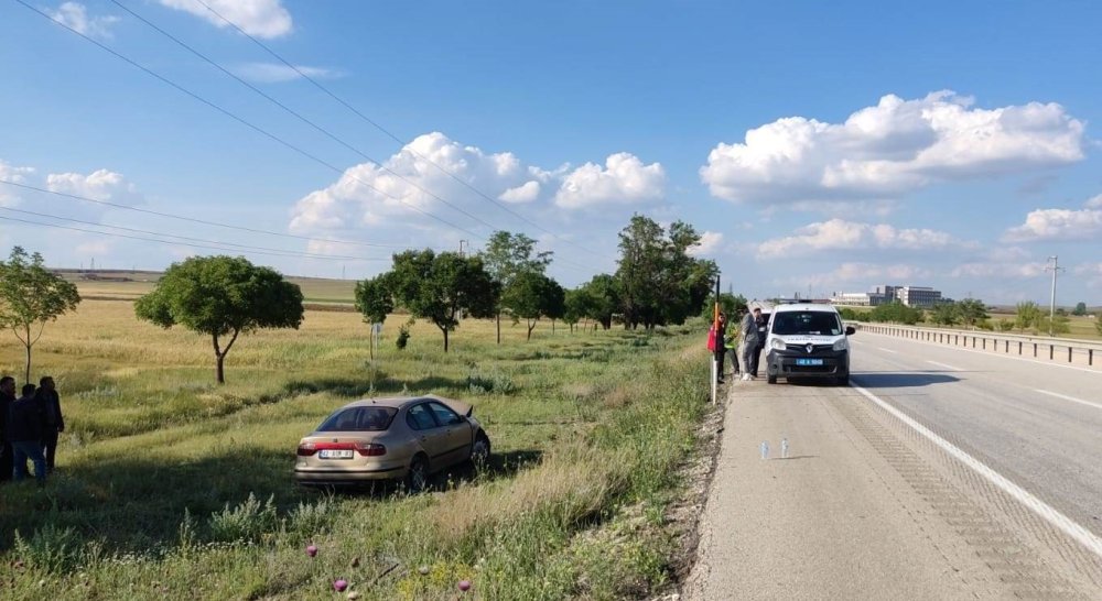 Kulu'da Otomobil Şarampole Uçtu: Sürücü Yaralandı