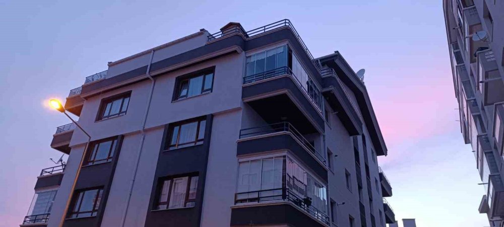 Sevgili kavgası kötü bitti: Kız arkadaşını öldürüp hayatına son verdi