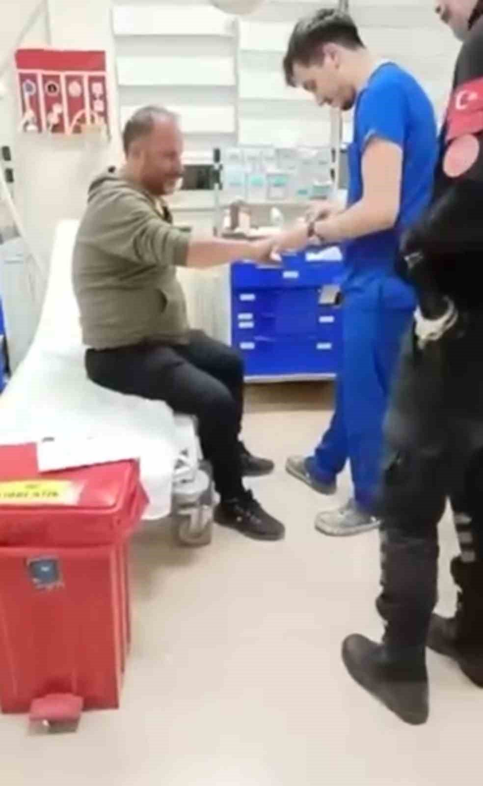 Bursa'da Aç Kalan Tilki Vatandaşı Isırdı: Kuduz Aşısı Yapıldı