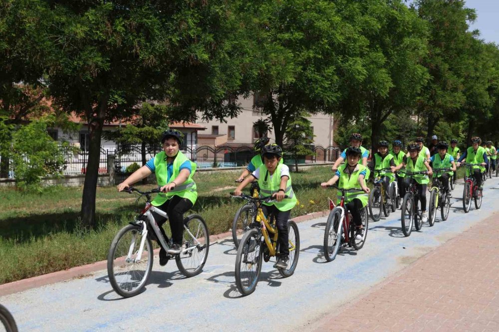 Konya'da Bisiklet Kullanımı Artıyor: Güvenli Okul Yolları Projesi İle Öğrenciler Pedal Çeviriyor