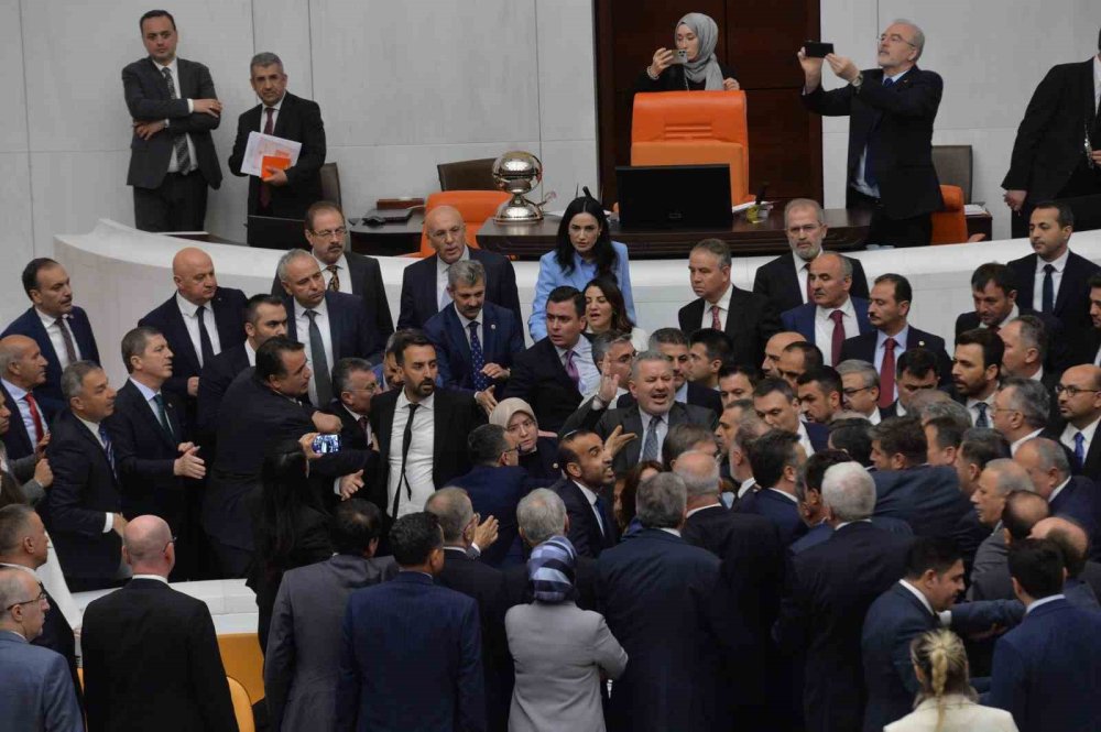 DEM Parti Neyin Peşinde?