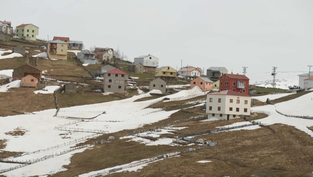 Yaylaya apartman diktiler: Karadeniz'de doku bozuluyor